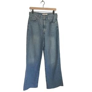 Levi's Women's High Waisted Straight Jeans size 27 Light blue
